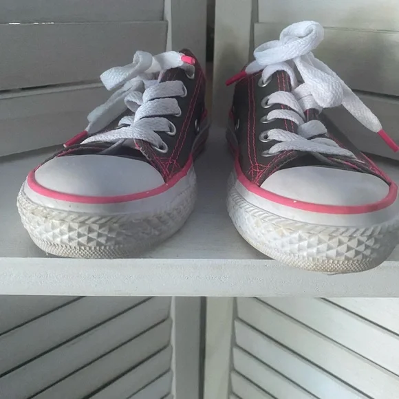 Little Kids Size 11 Converse Sneakers - Grey/Pink - Picture 3 of 8